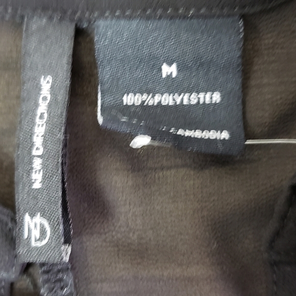 New Directions sheer floral top - Picture 3 of 4